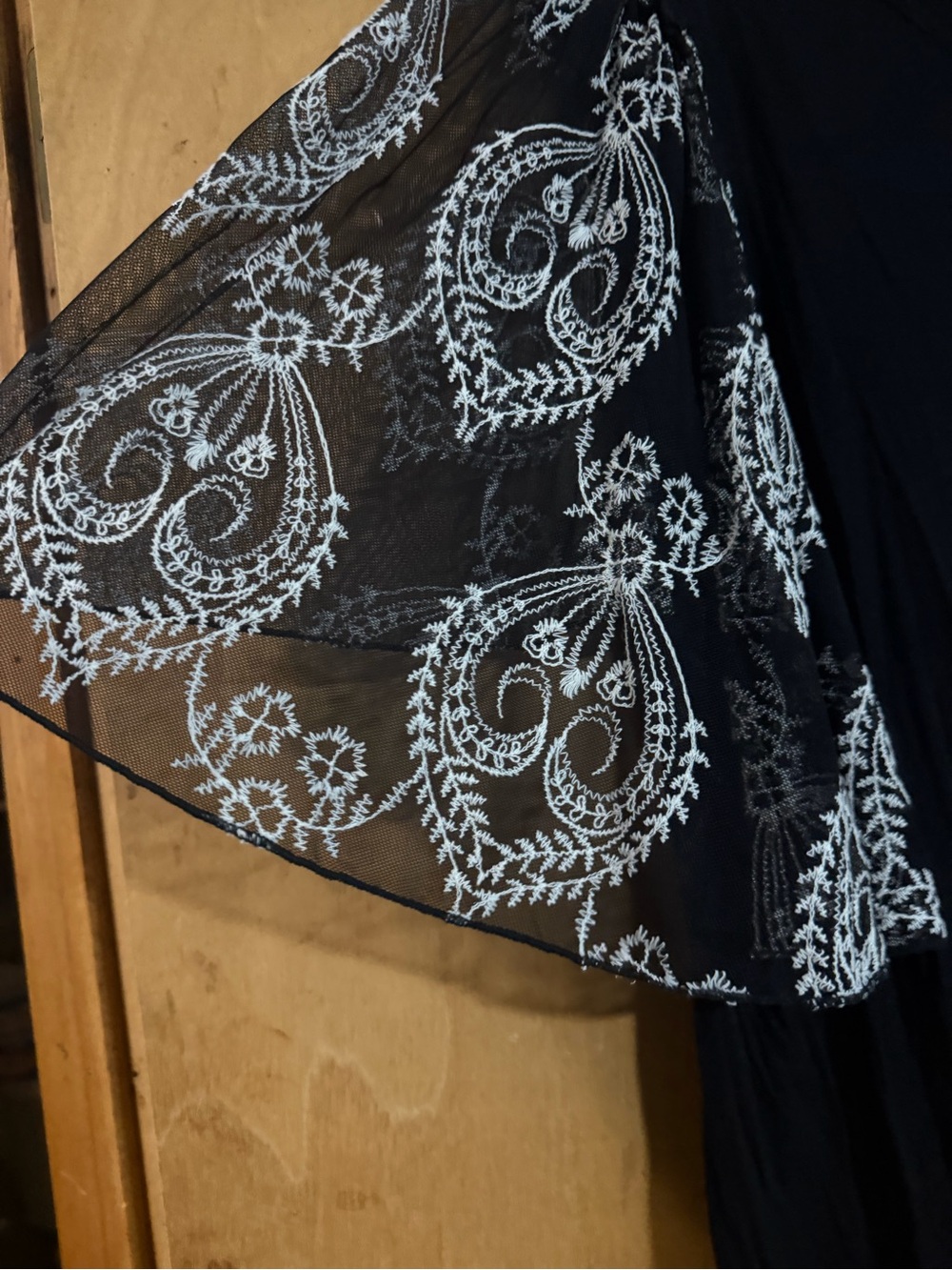Kim and Cami Flutter Lace Sleeve Flowy Top Size 2X black - Picture 4 of 8